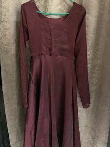 Elegant Long-Sleeve Maroon Dress