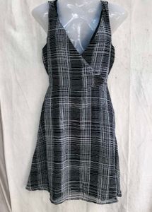 4829. Chic Black & White Plaid Wrap Dress