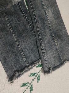 Trendy Bootcut Jeans with Frayed Hem