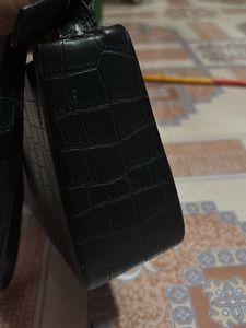Chic Black Croc Embossed Shoulder Bag