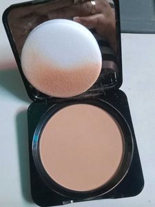 NY Bae Runway Radiance Compact Powder