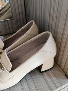 Elegant Off White Heeled Loafers