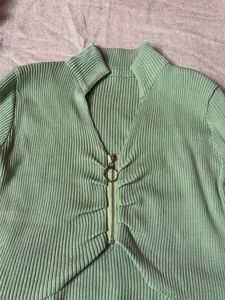 Cropped Ribbed Zipper Top