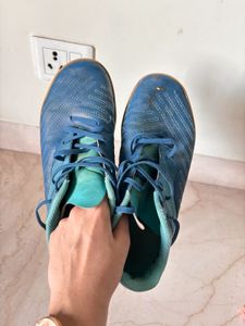 Blue Decathlon uk5 football Shoes