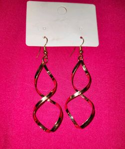 Shein Women Twisted Spiral Design Golden Dangler