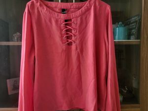 Kazo Coral Lace-Up Blouse