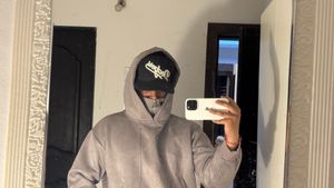 unique Oversized Grey Hoodie – Minimal Streetwear