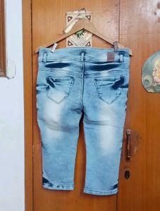BRAND New blue denim Capri For Girls/Women