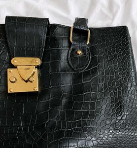 Chic Black Croc-Embossed Handbag