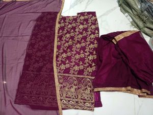 Elegant Embroidered Kurta Set with Dupatta 4xl