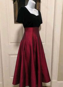 Fix price ❌Elegant Black Velvet &amp; Burgundy Dress
