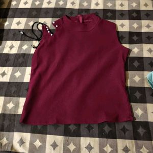 Chic Sleeveless Top with Pearl Detail