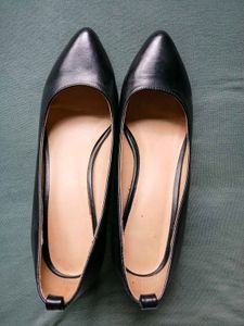 Classic Black Pointed Toe Heels