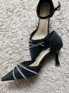 Elegant Black Heels with Rhinestone Embellishment