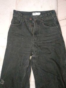 Stylish charcoal Ripped jeans👖
