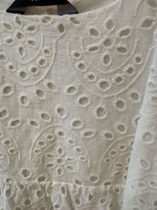 White Eyelet Embroidered Crop Top – Max, Size L (1