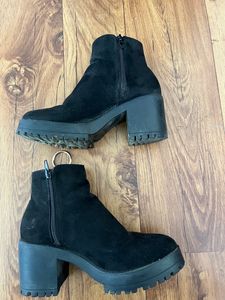 Boots 37