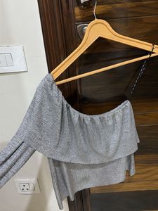 Chic One side Off-Shoulder Ruffle Top