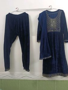 Elegant Navy Velvet Kurta Set with Embellishments