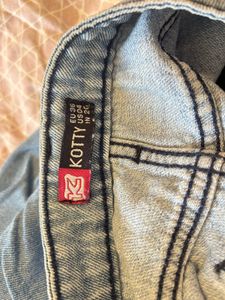 baggy Trendy Light Wash Ripped Jeans with Side Pan