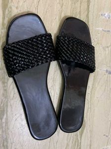 Women stylish black flats