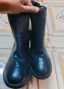 ADRLY Black Croc Pattern Ankle Boots