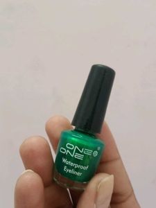 Mettalic Green Eye Liner