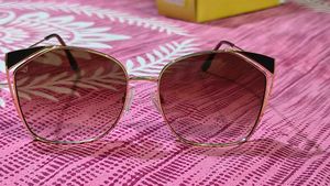 Stylish Cat-Eye Sunglasses