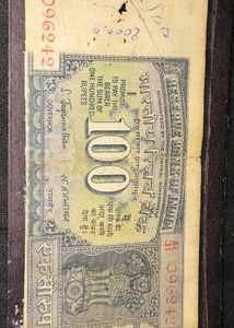 Vintage 100 Rupees Indian Banknote