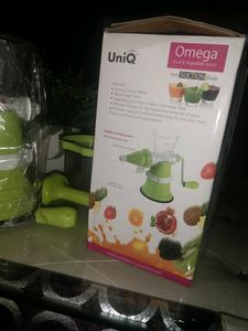 🎉Price Negotiable 🎁 UniQ Omega Mini Hand Juicer