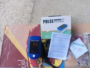 finger pulse oximeter