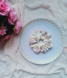 XXl  Pintresty Chikankari Scrunchies 🌸🌷🌺