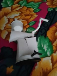 Multi-Purpose Vegetable Slicer