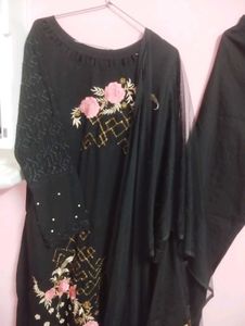 Elegant Black Kurta Set with Floral Embroidery