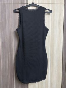 19 H&amp;M Lace Detailed Dress