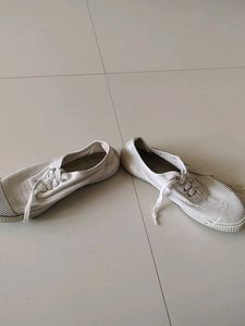 P.T white school shoes used