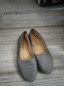 Stylish Grey Striped Flats