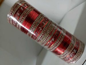 sophisticated metal bangles chhoda set..