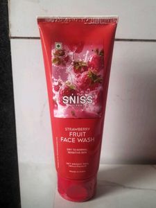 SNISS Herbal Strawberry Fruit Face Wash 100g | Dee