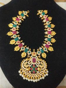 Exquisite Kundan & Pearl Necklace Set