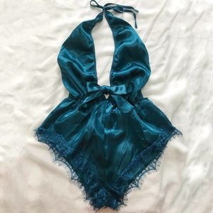 BACKLESS NIGHT DRESS