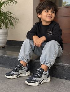 Stylish Lightning Print Sports Shoes