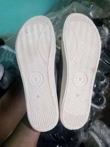 NEW NO USED CASUAL SHOES,