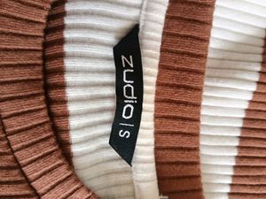 cute brown white crop top fitted
