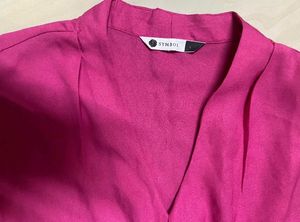 Hot Pink Sleeveless V-Neck Top . size - L
