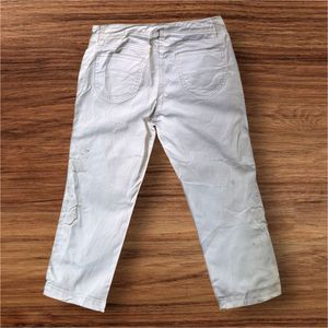 Chic 2000s White Cropped Embroidered Jeans