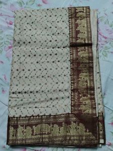 Elegant Cream Saree with Intricate Borders