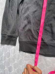 Levi's Hoodie - Cozy &amp; Stylish