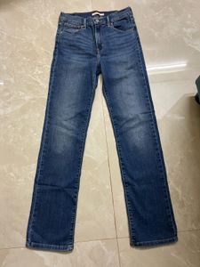 Levis Straight Fit Jeans