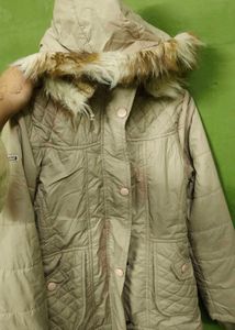 Stylish Quilted Jacket with Fur Hood.💤
